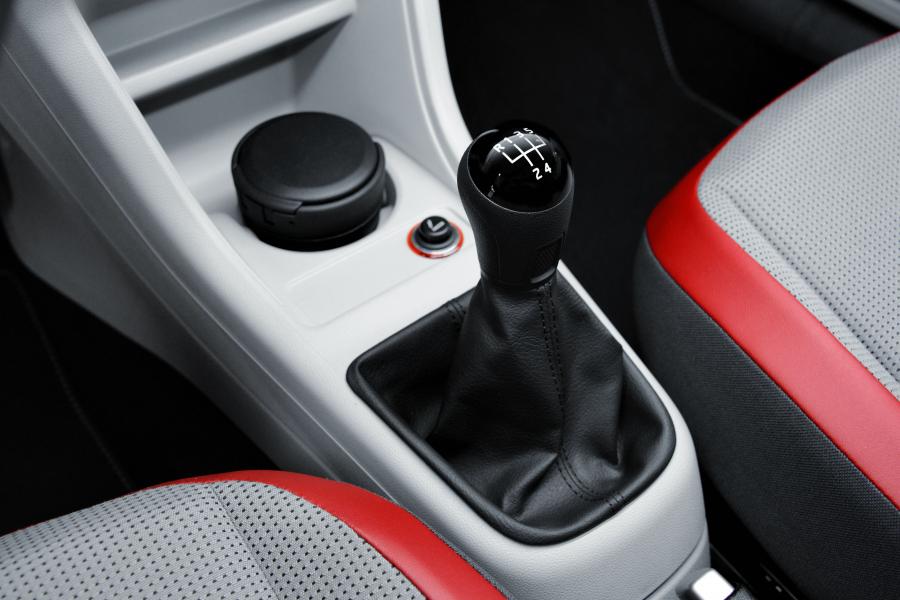 Детали интерьера Volkswagen up! 2016 года  (MX) (фото 17 из 18)